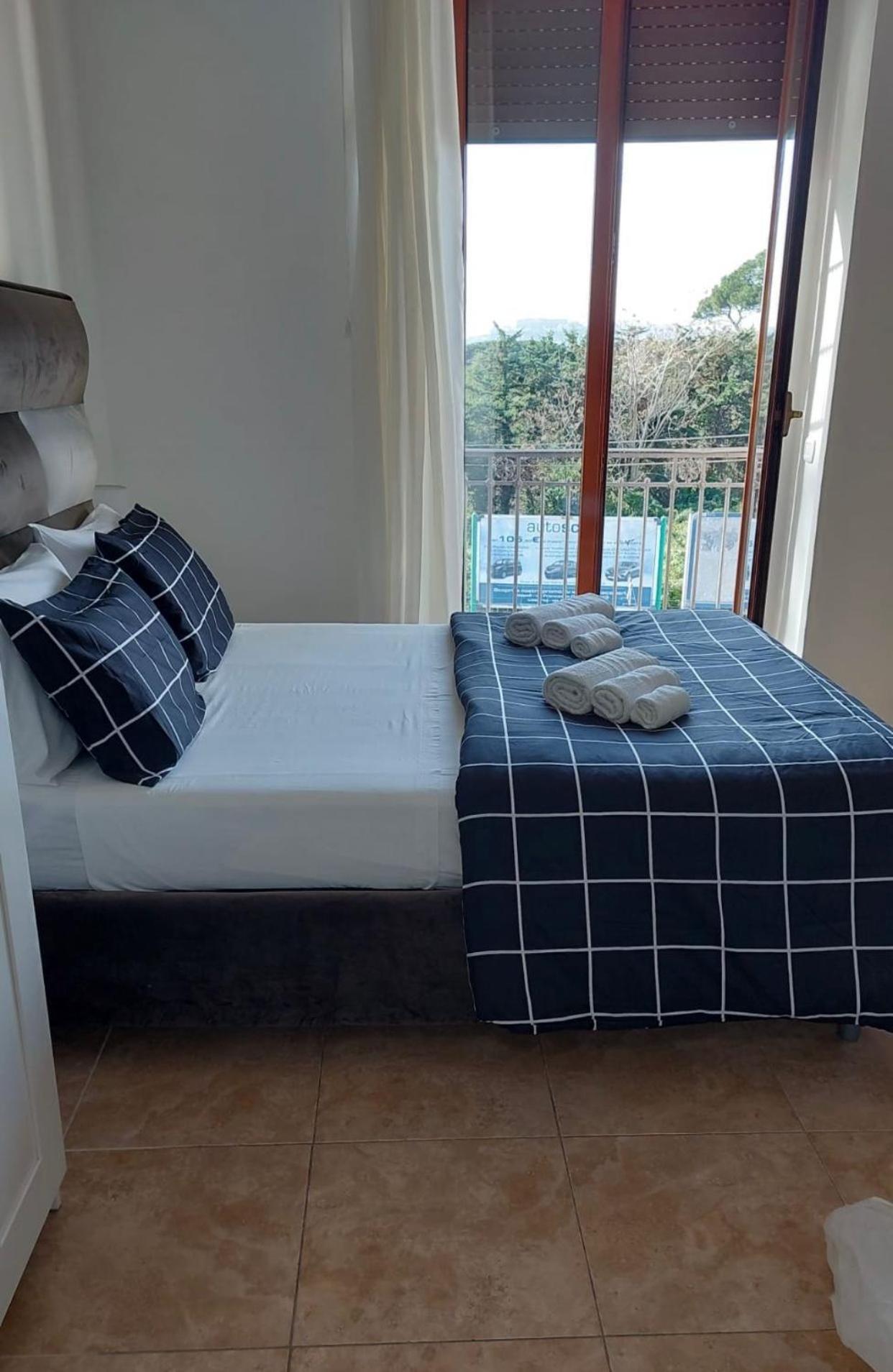 Miris Home Fast And Comfortable With Self Check In 8 Minutes Walk Near Naples Airport Екстериор снимка