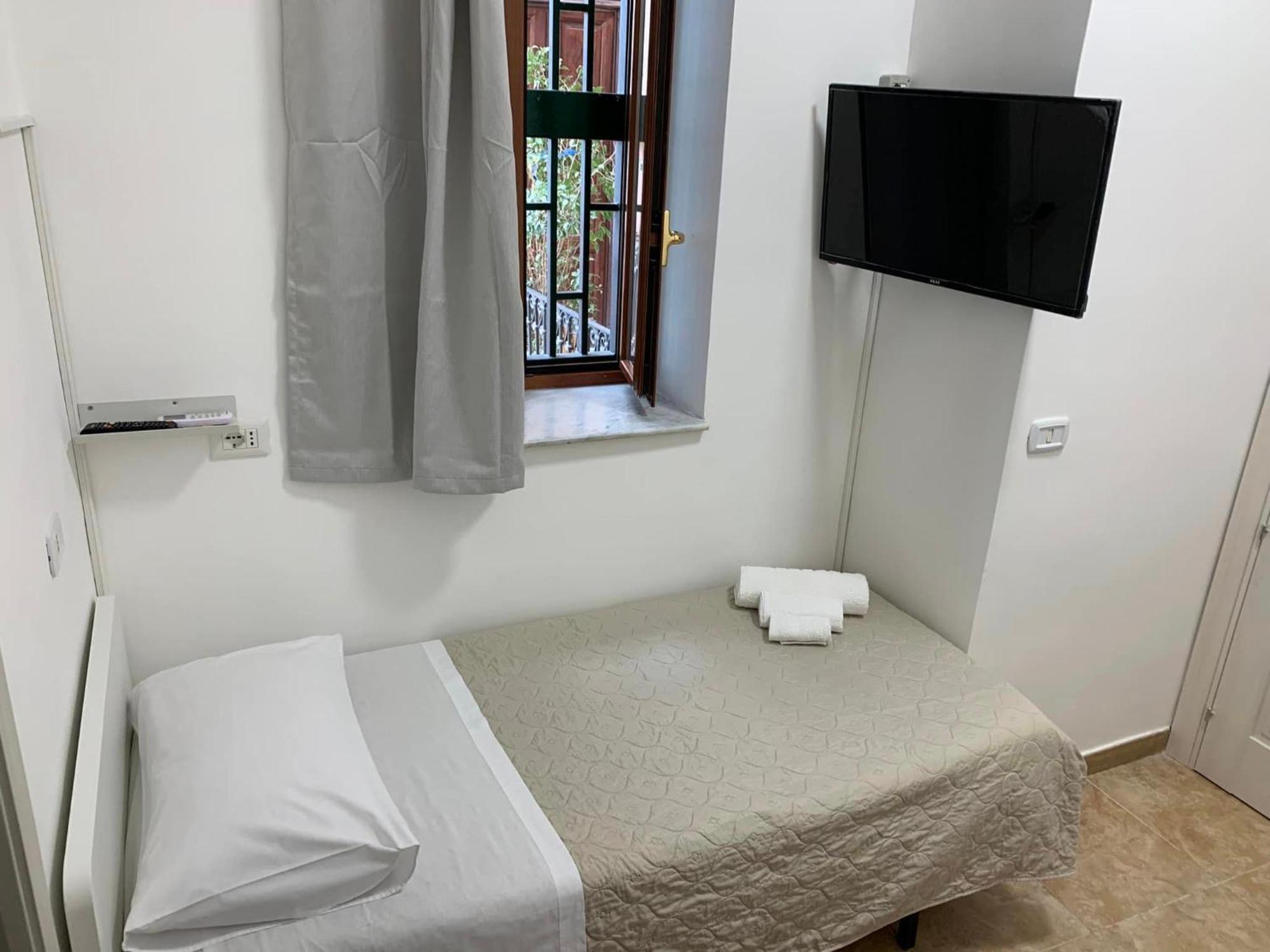 Miris Home Fast And Comfortable With Self Check In 8 Minutes Walk Near Naples Airport Екстериор снимка