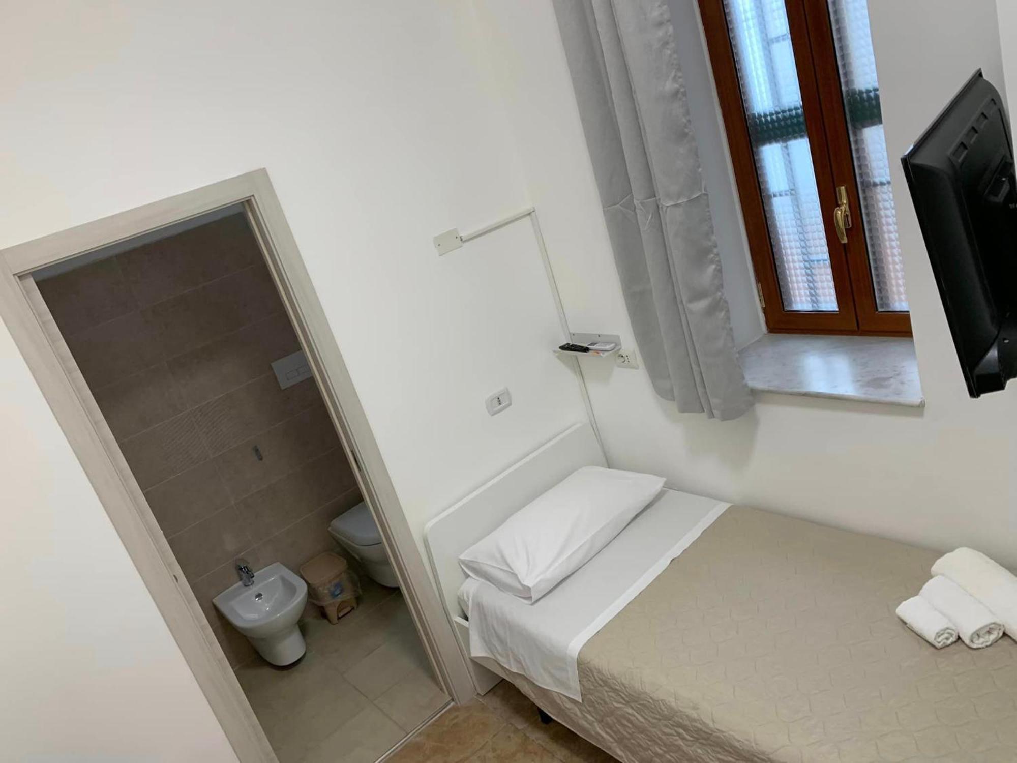Miris Home Fast And Comfortable With Self Check In 8 Minutes Walk Near Naples Airport Екстериор снимка
